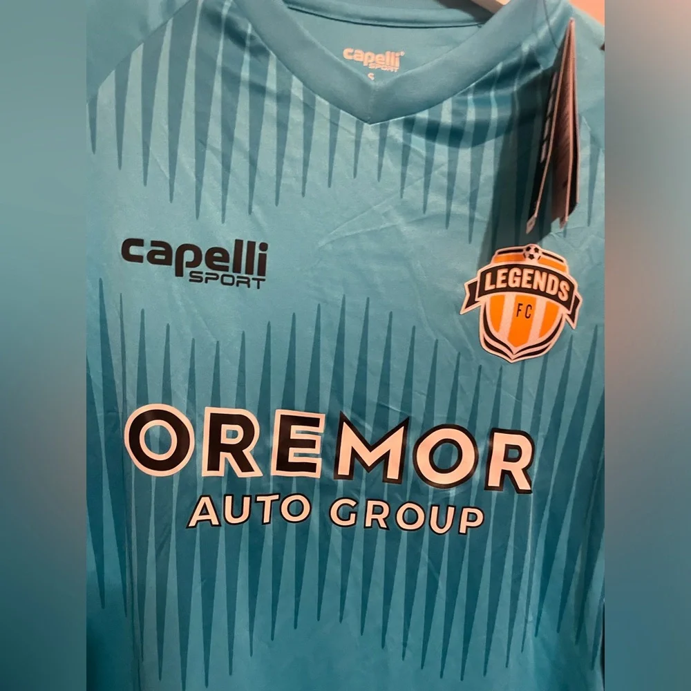 Capelli Sport has padding